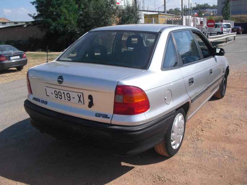 opel astra f berlina del año 1994