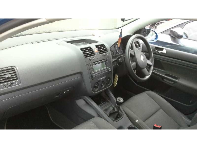 volkswagen golf v berlina (1k1) del año 2004