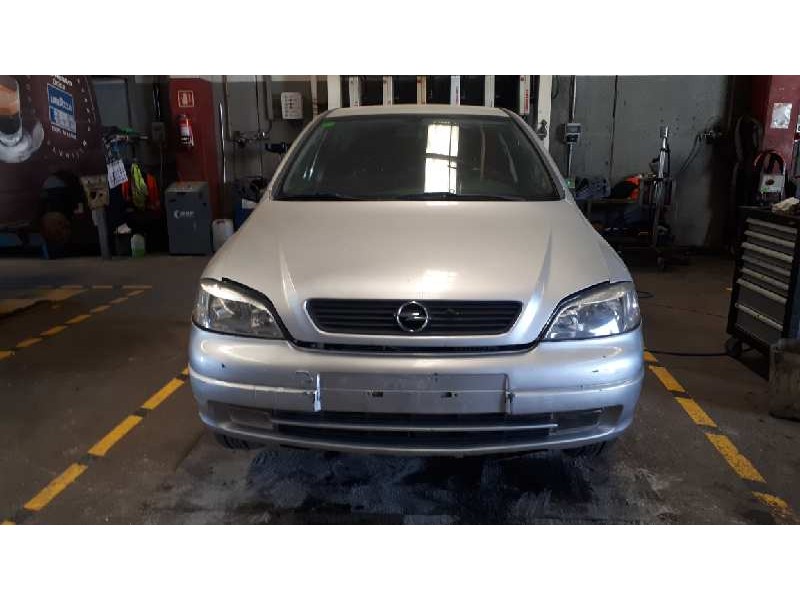 opel astra g berlina del año 2000