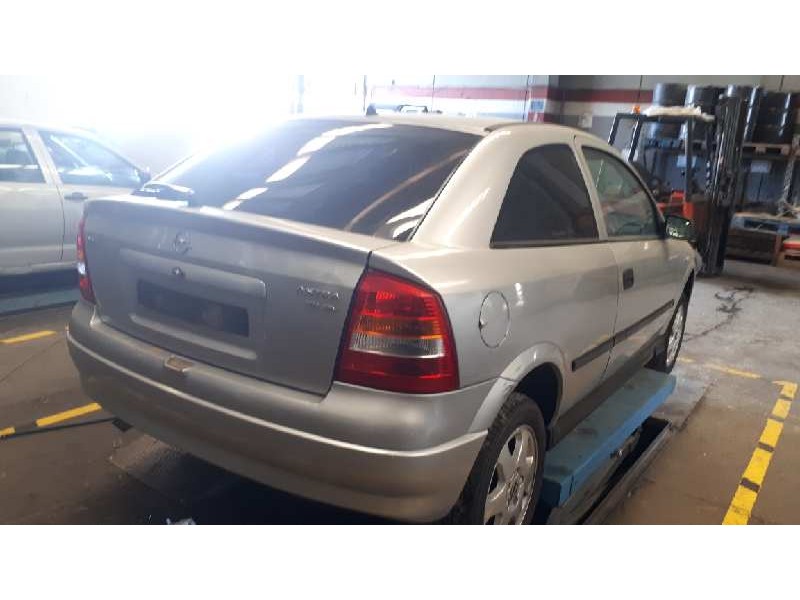opel astra g berlina del año 2000