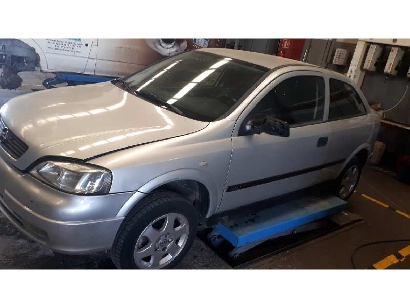 opel astra g berlina del año 2000