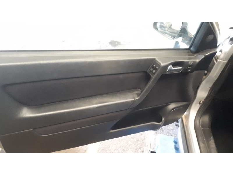 opel astra g berlina del año 2000