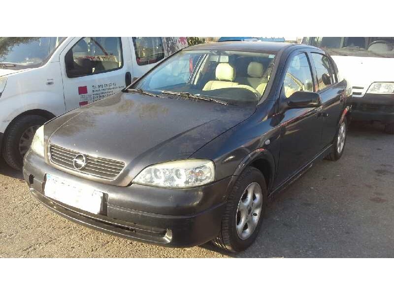 opel astra g berlina del año 2000