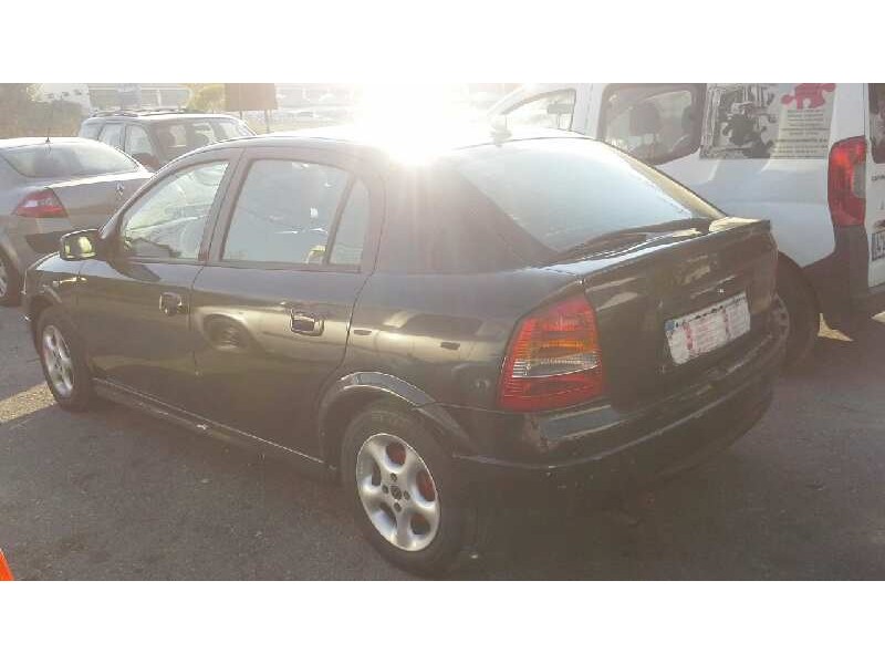 opel astra g berlina del año 2000