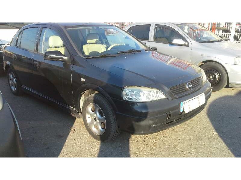 opel astra g berlina del año 2000