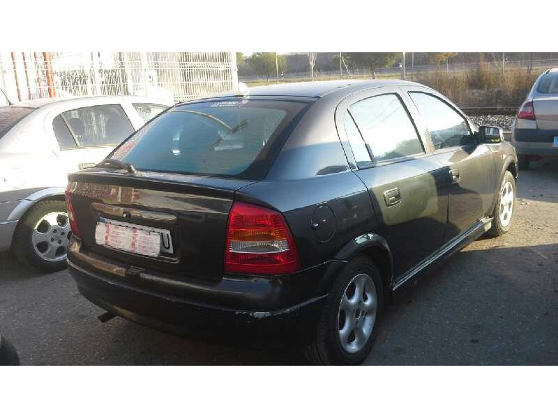 opel astra g berlina del año 2000