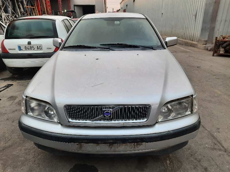 volvo s40 berlina del año 2000