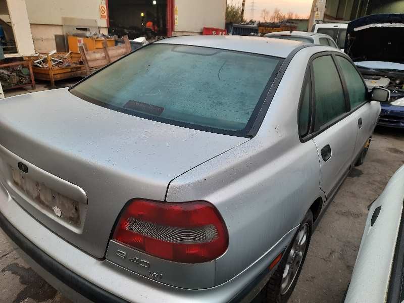 volvo s40 berlina del año 2000
