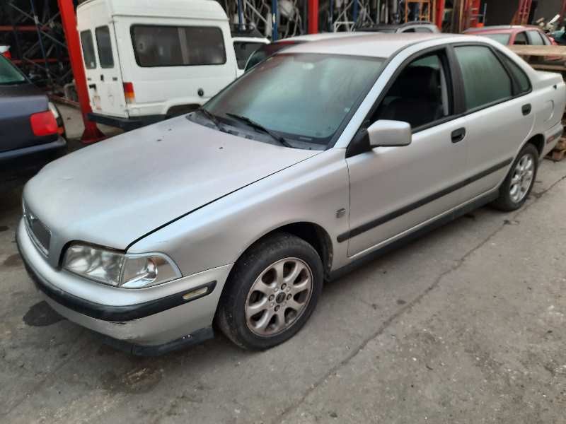 volvo s40 berlina del año 2000
