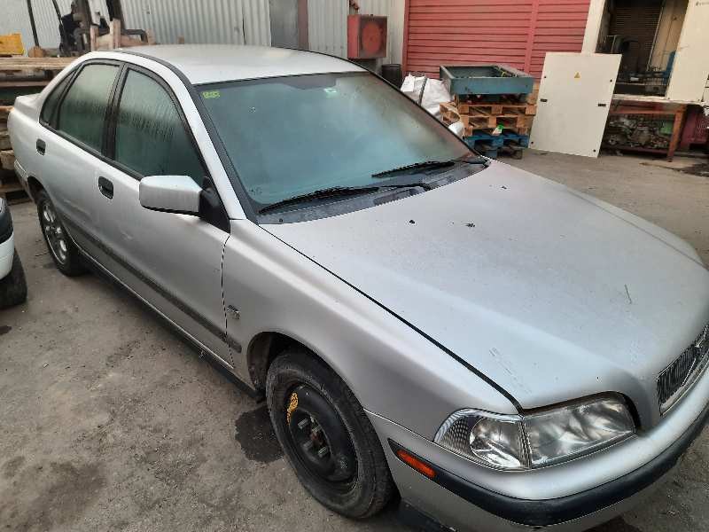 volvo s40 berlina del año 2000