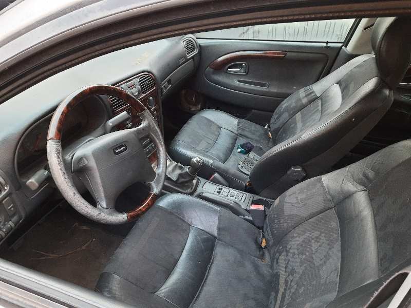 volvo s40 berlina del año 2000