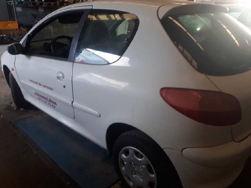 peugeot 206 berlina del año 2000