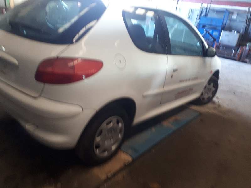peugeot 206 berlina del año 2000