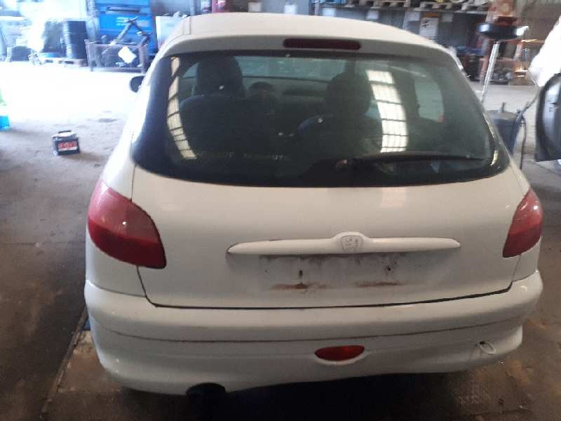 peugeot 206 berlina del año 2000