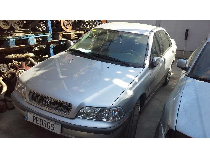 volvo s40 berlina del año 1999