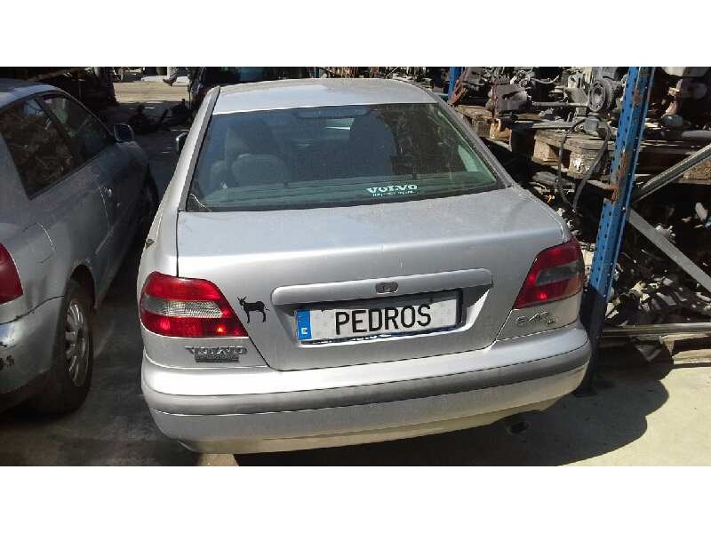 volvo s40 berlina del año 1999
