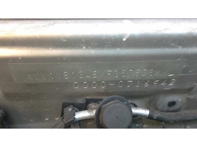 volvo s40 berlina del año 1999