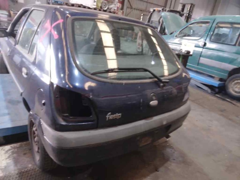 ford fiesta berlina (dx) del año 2000