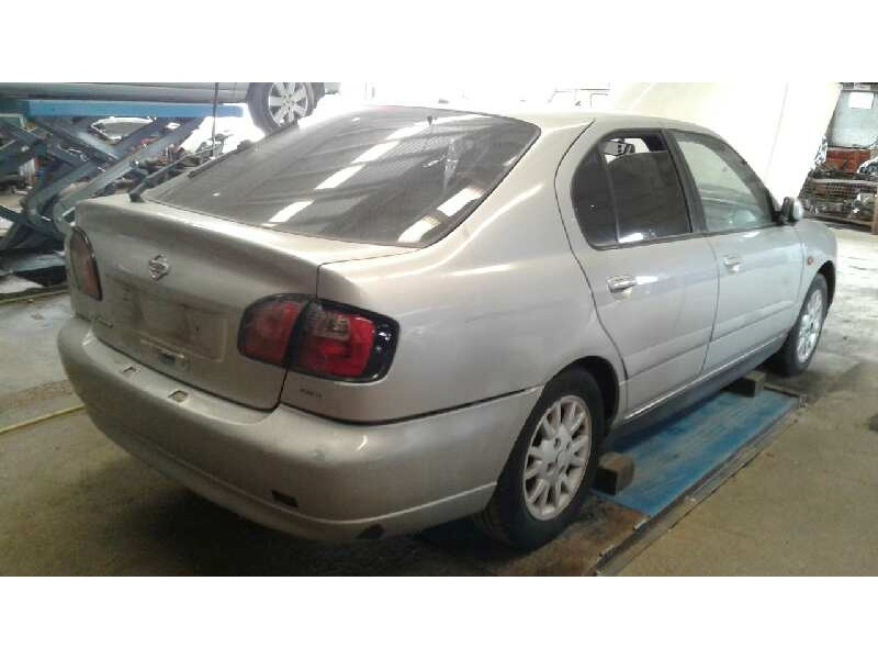 nissan primera berlina (p11) del año 2000