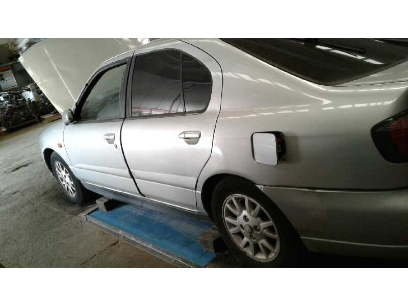 nissan primera berlina (p11) del año 2000