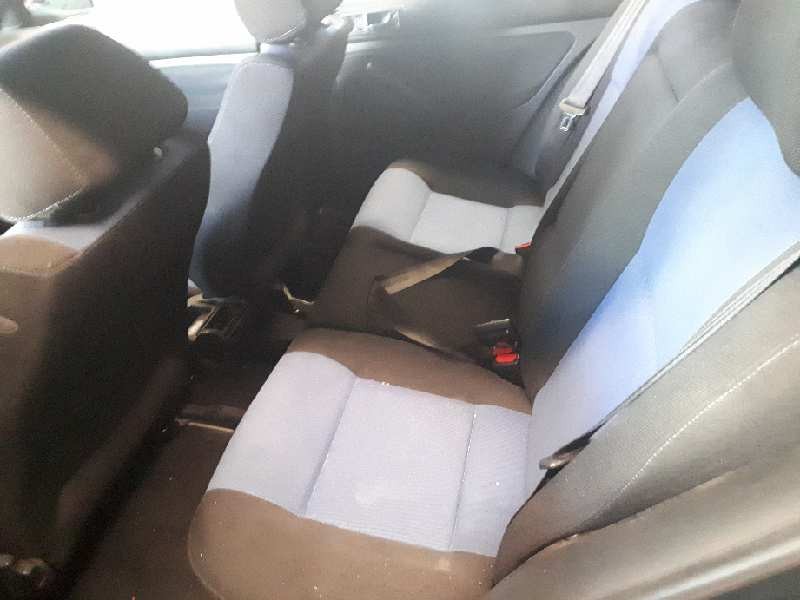 volkswagen golf iv berlina (1j1) del año 2000