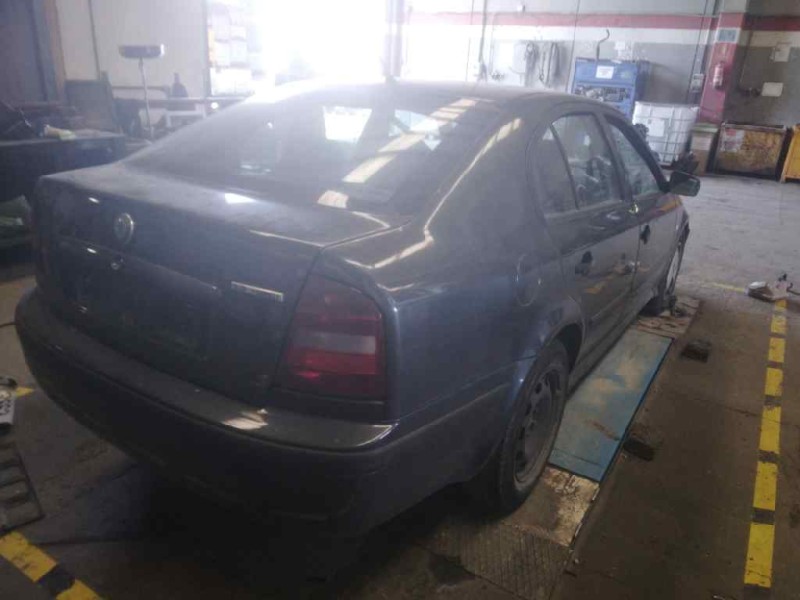 skoda octavia berlina (1u2) del año 1998