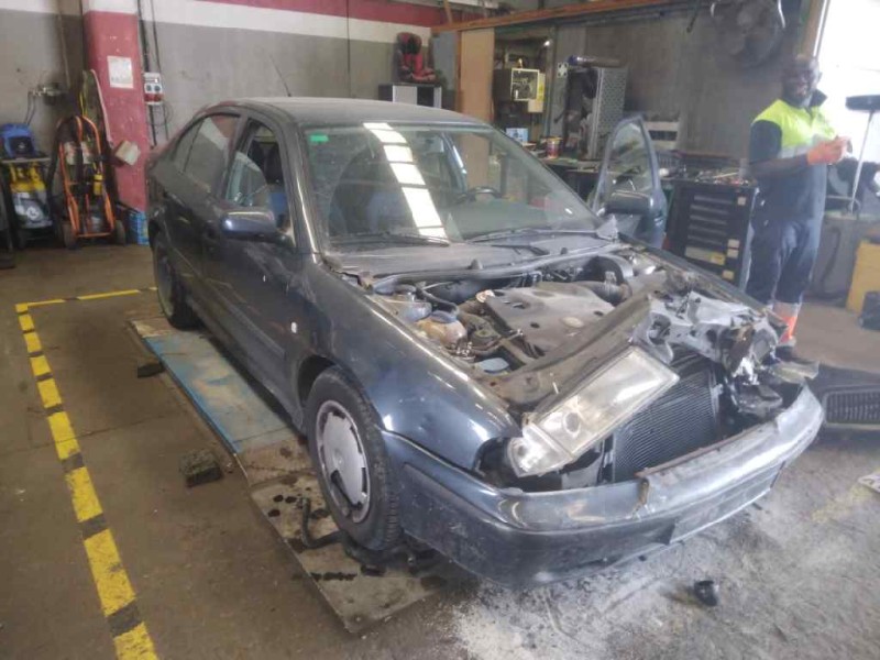 skoda octavia berlina (1u2) del año 1998