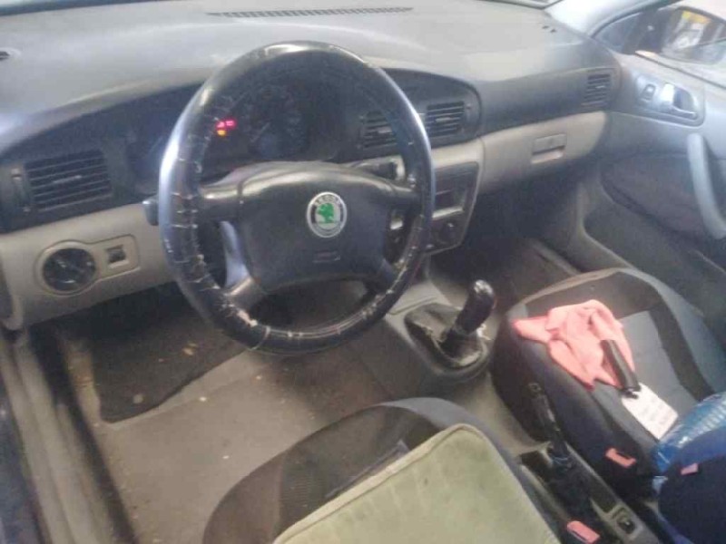 skoda octavia berlina (1u2) del año 1998