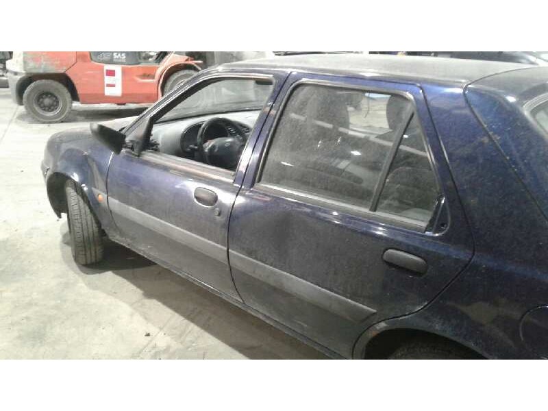 ford fiesta berlina (dx) del año 2000