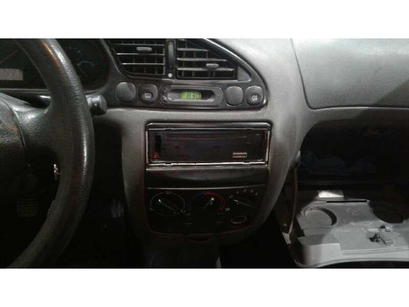 ford fiesta berlina (dx) del año 2000