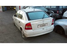 opel astra g berlina del año 2000