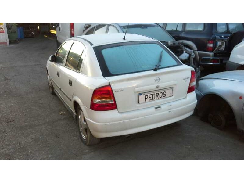 opel astra g berlina del año 2000