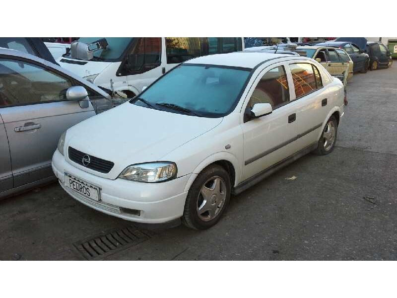 opel astra g berlina del año 2000