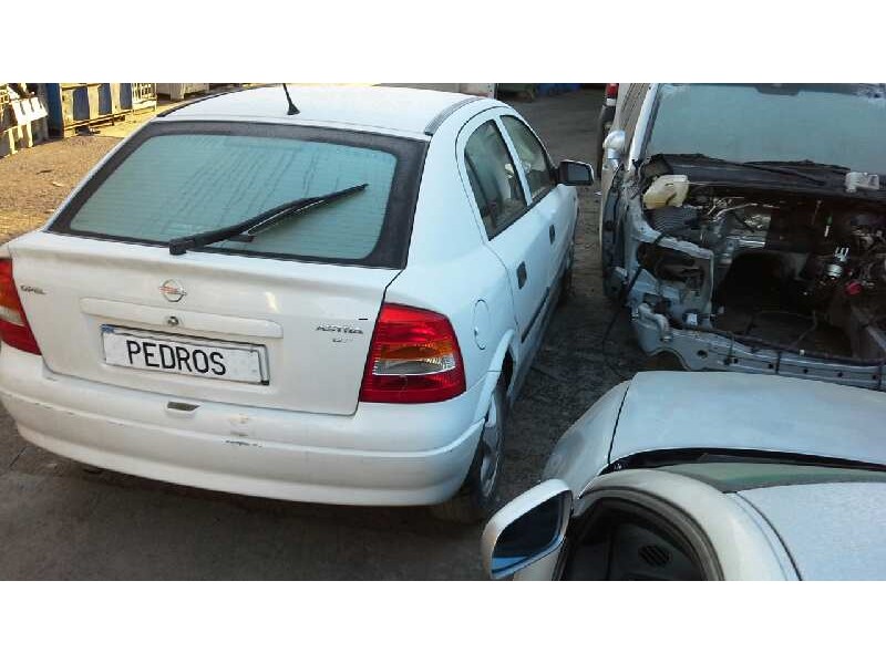 opel astra g berlina del año 2000