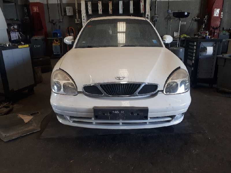 daewoo nubira berlina del año 2000