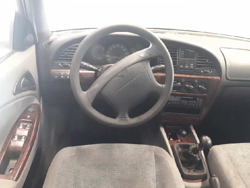 daewoo nubira berlina del año 2000