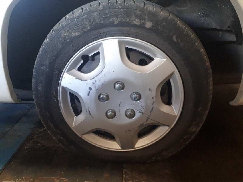 daewoo nubira berlina del año 2000