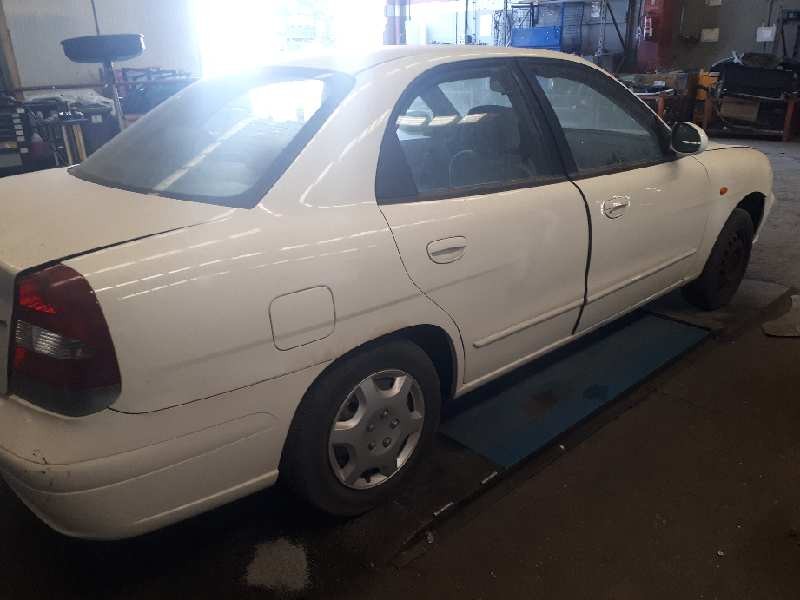 daewoo nubira berlina del año 2000