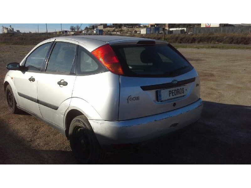 ford focus berlina (cak) del año 2000