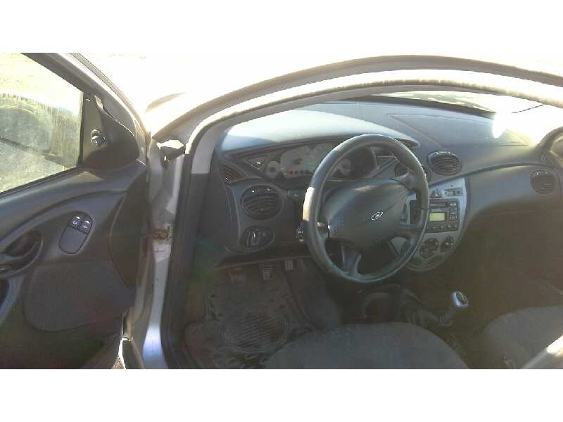 ford focus berlina (cak) del año 2000