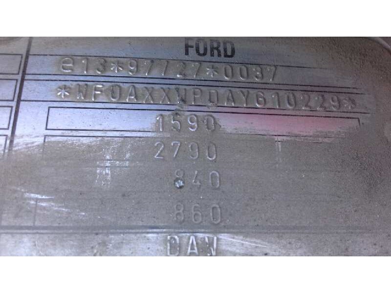 ford focus berlina (cak) del año 2000