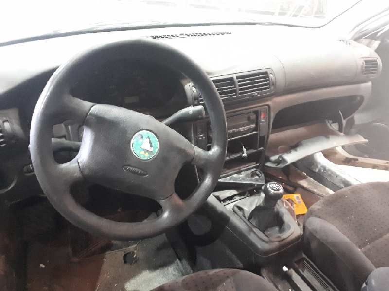 volkswagen passat berlina (3b2) del año 1999