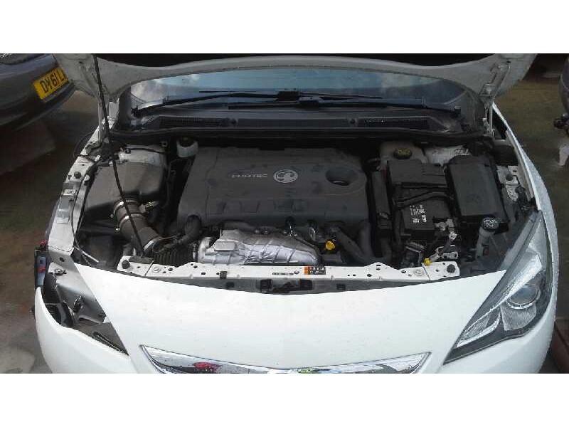 opel astra j gtc del año 2014