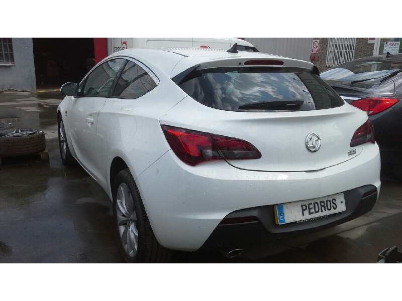 opel astra j gtc del año 2014