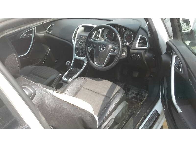 opel astra j gtc del año 2014