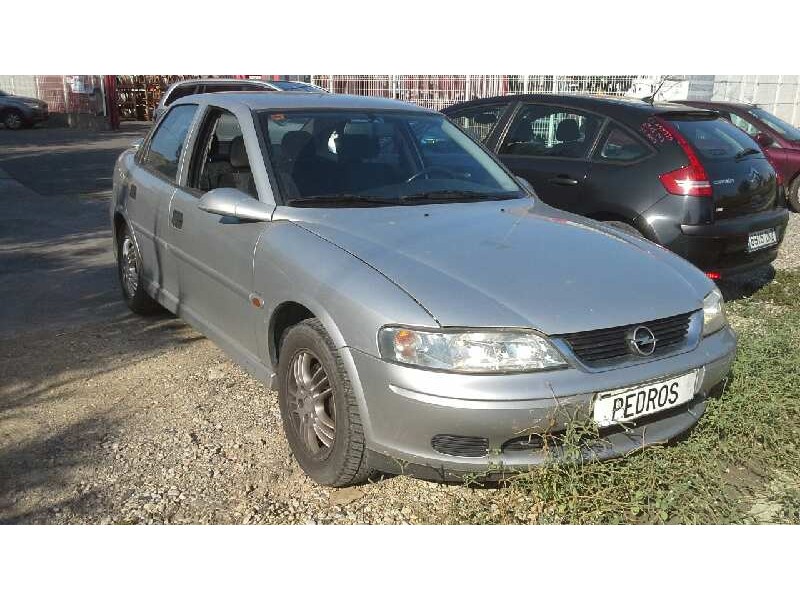 opel vectra b berlina del año 2000
