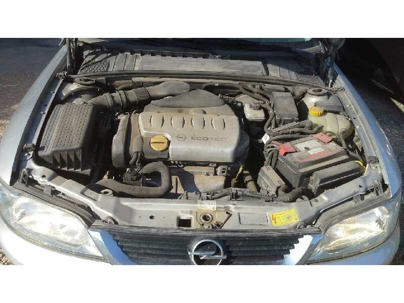 opel vectra b berlina del año 2000
