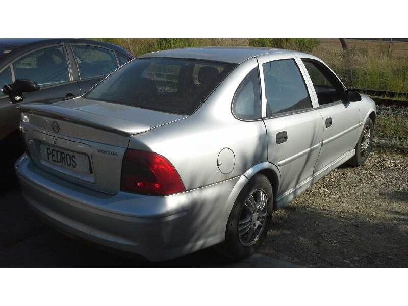 opel vectra b berlina del año 2000