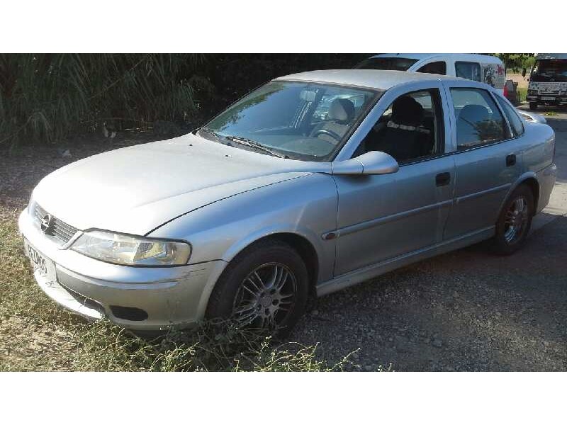 opel vectra b berlina del año 2000