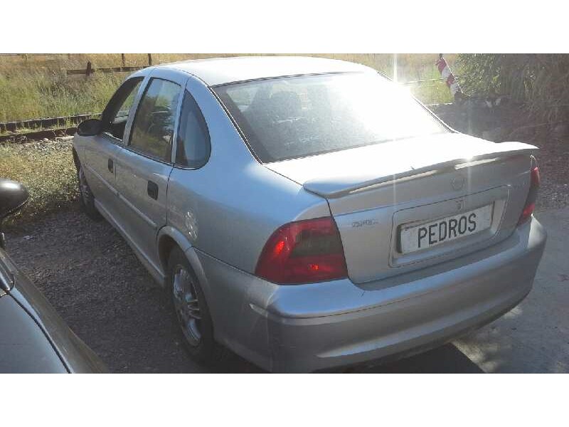 opel vectra b berlina del año 2000